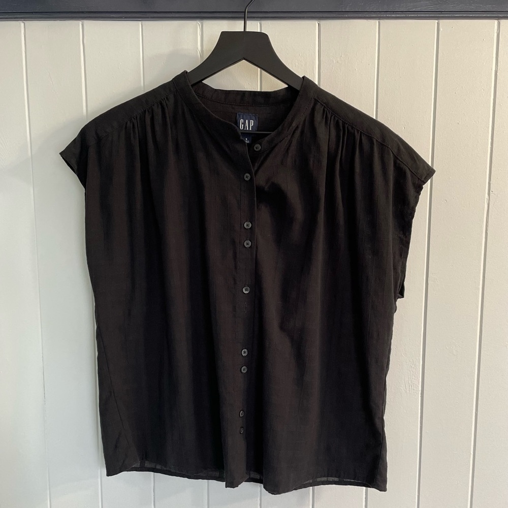 Gap Size Small Black Button Up Top